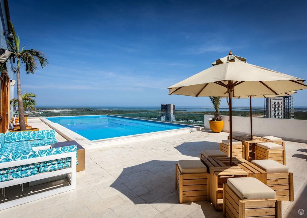 Ghl コレクション バランキージャ ホテル エクステリア 写真 Rooftop pool at the hotel