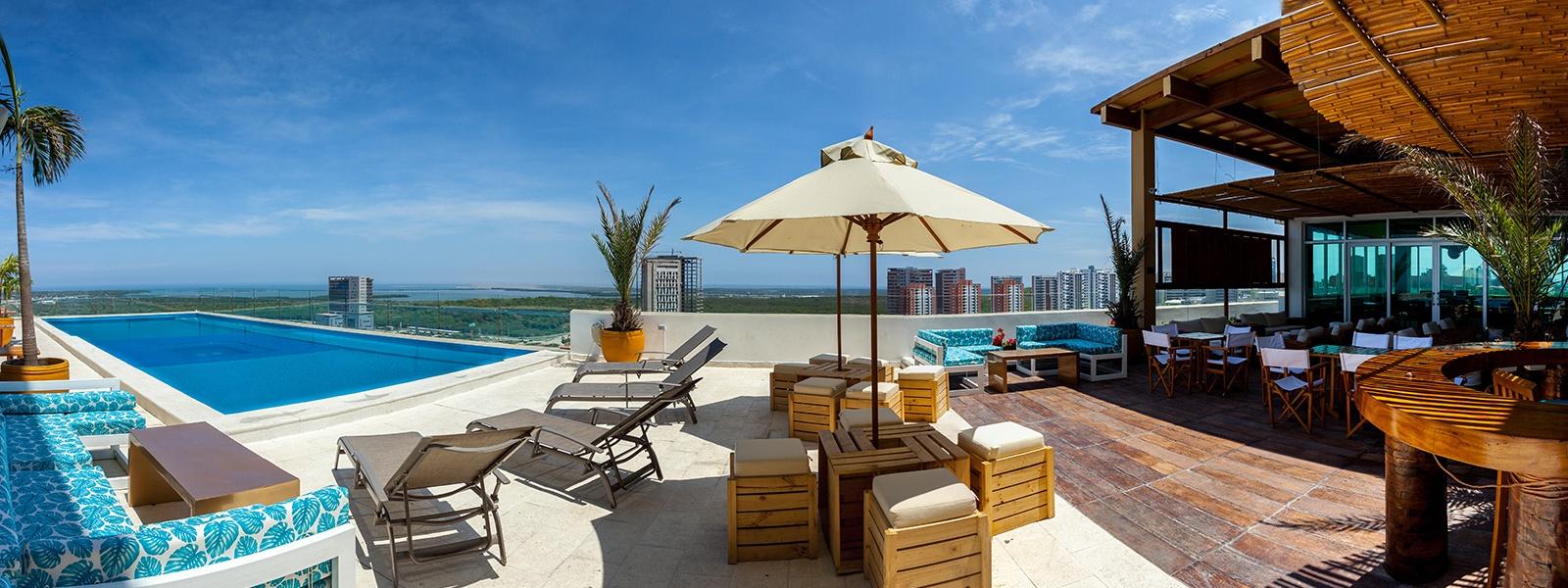 Ghl コレクション バランキージャ ホテル エクステリア 写真 Rooftop pool at the Grand Palladium Hotel in Cancun, Mexico