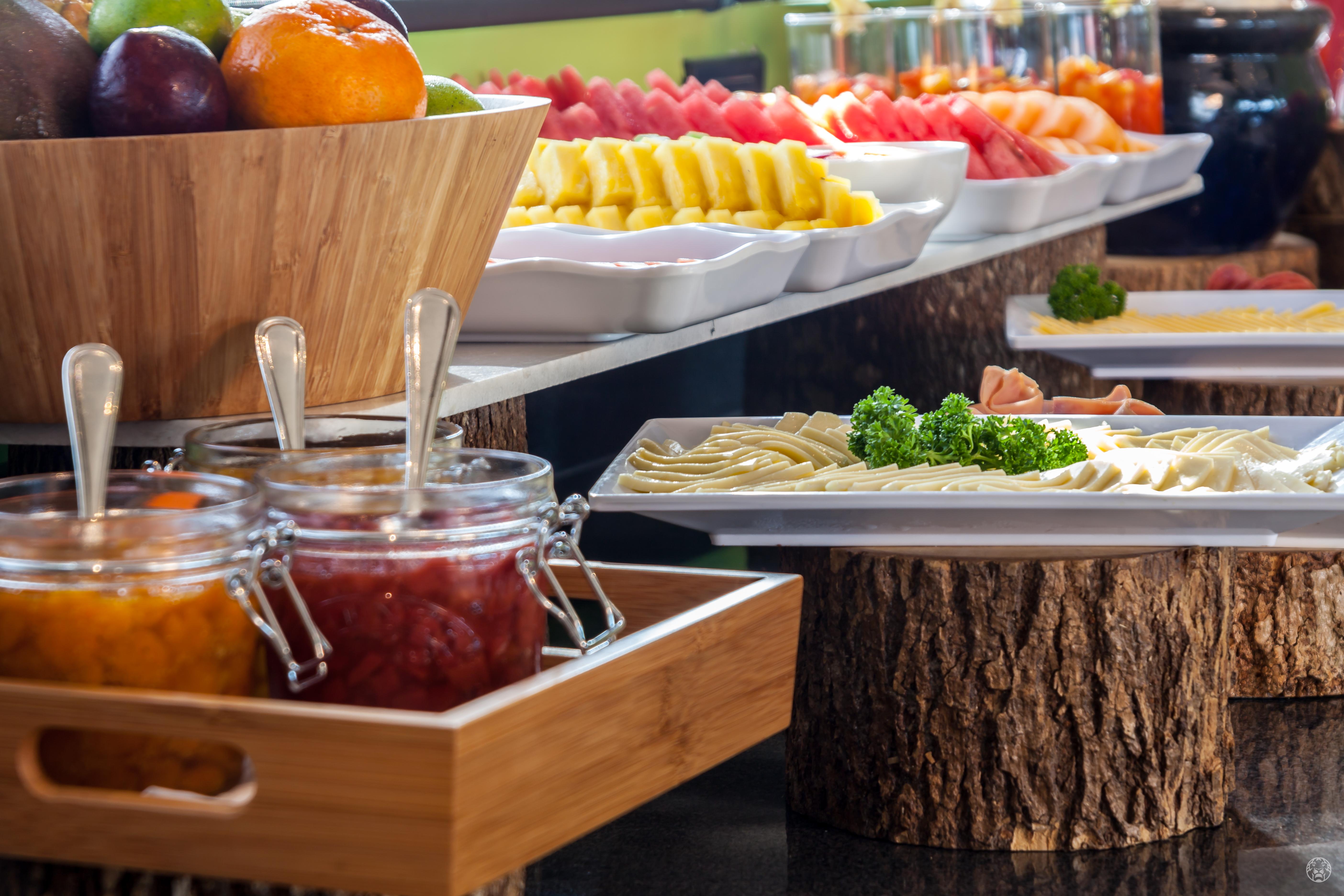 Ghl コレクション バランキージャ ホテル エクステリア 写真 A buffet at a hotel